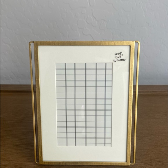 4”x6” Wire-Edge Brass Picture Frame Antique Finish - Hearth & Hand Magnolia - Picture 8 of 8